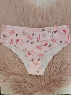 Brand New UNBRANDED HELLO KITTY LADIES TAGLESS BRIEF-M